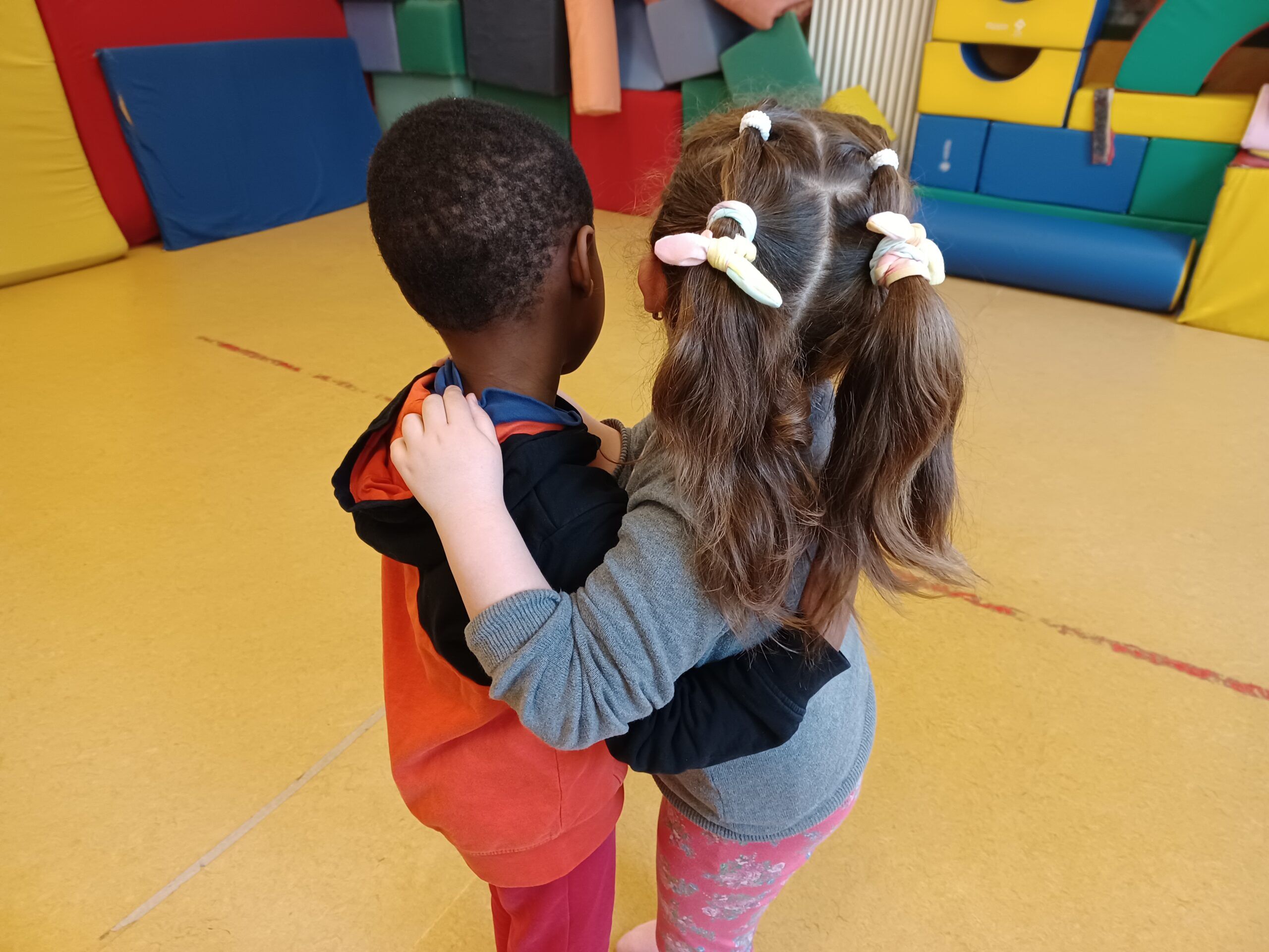 Scuola dell'infanzia "Girasole" - Progetto Oltre l'apparenza 2021/2022