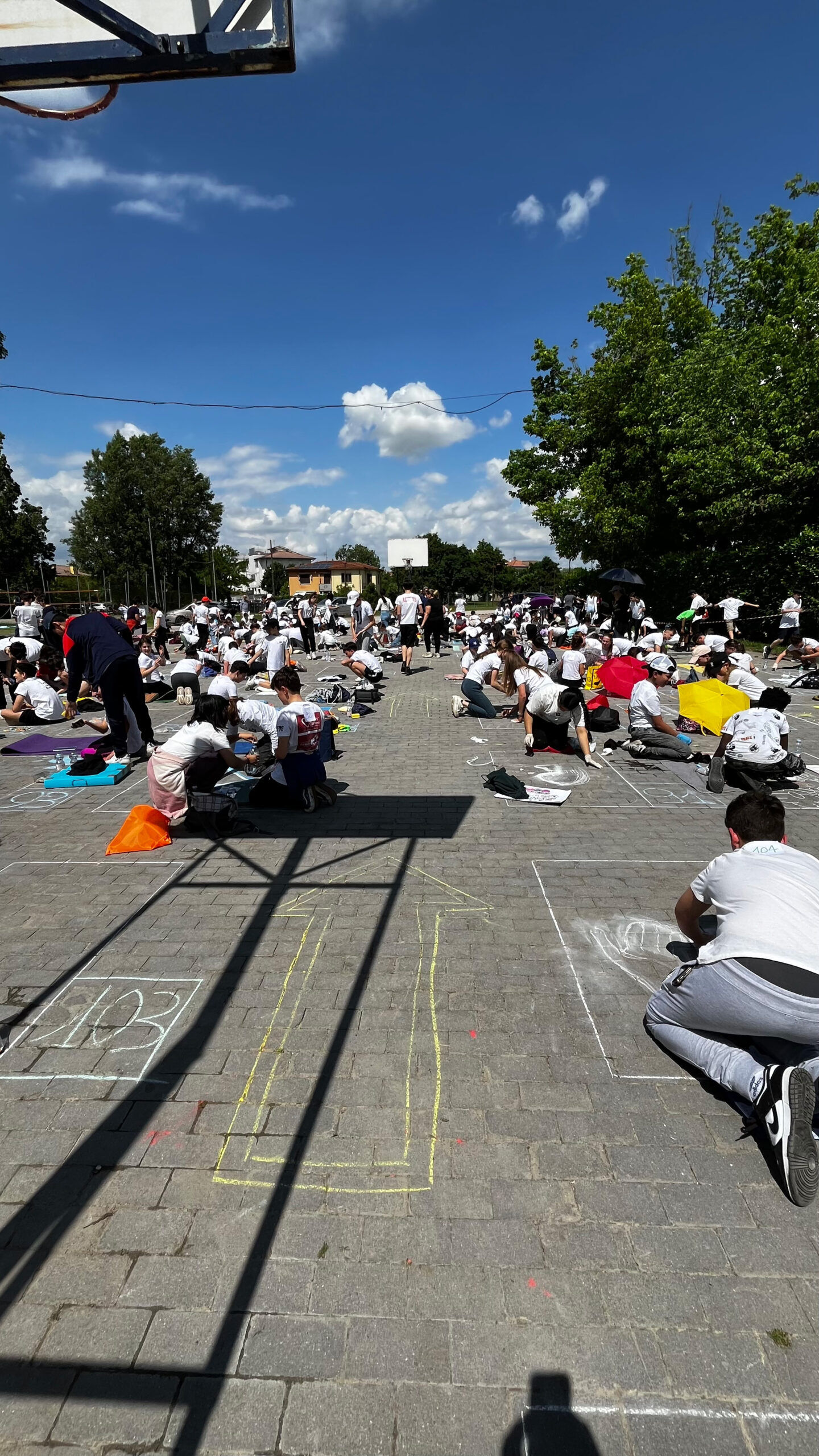 “Madonnari” alla Don Milani: trionfo di colori e gioia per la seconda edizione