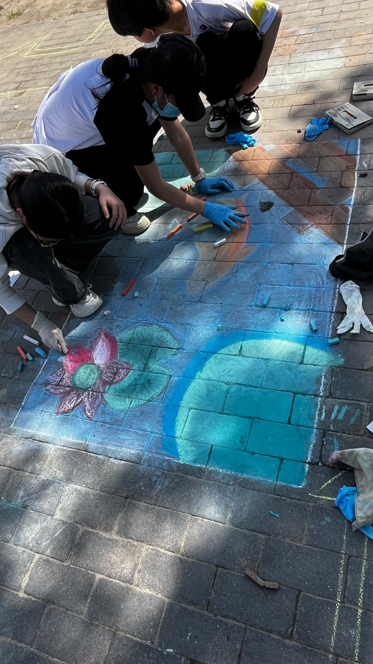 “Madonnari” alla Don Milani: trionfo di colori e gioia per la seconda edizione