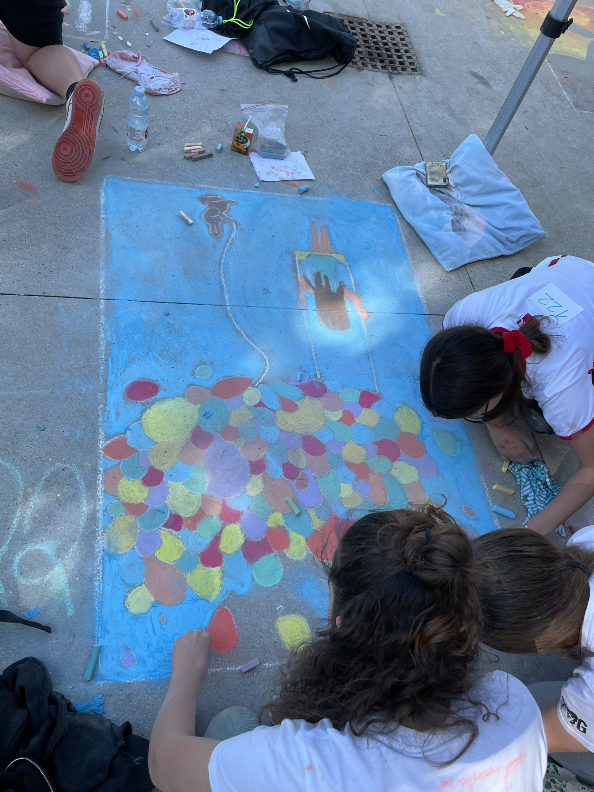 “Madonnari” alla Don Milani: trionfo di colori e gioia per la seconda edizione