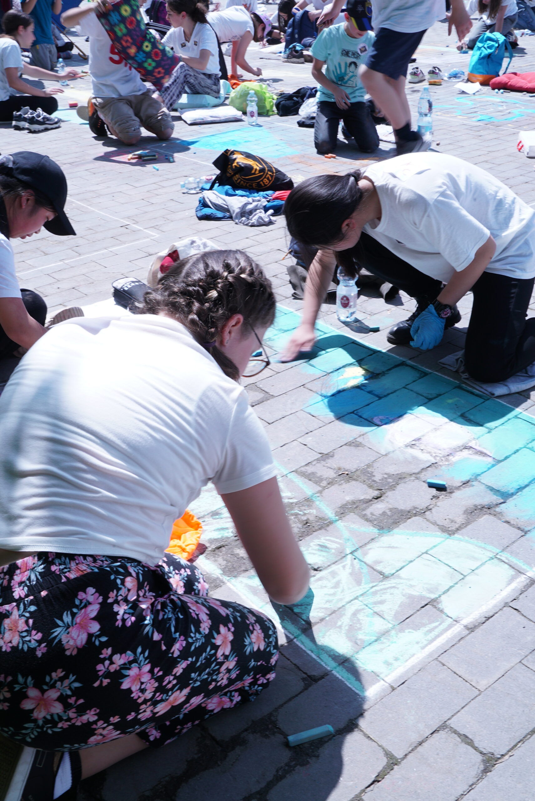 “Madonnari” alla Don Milani: trionfo di colori e gioia per la seconda edizione