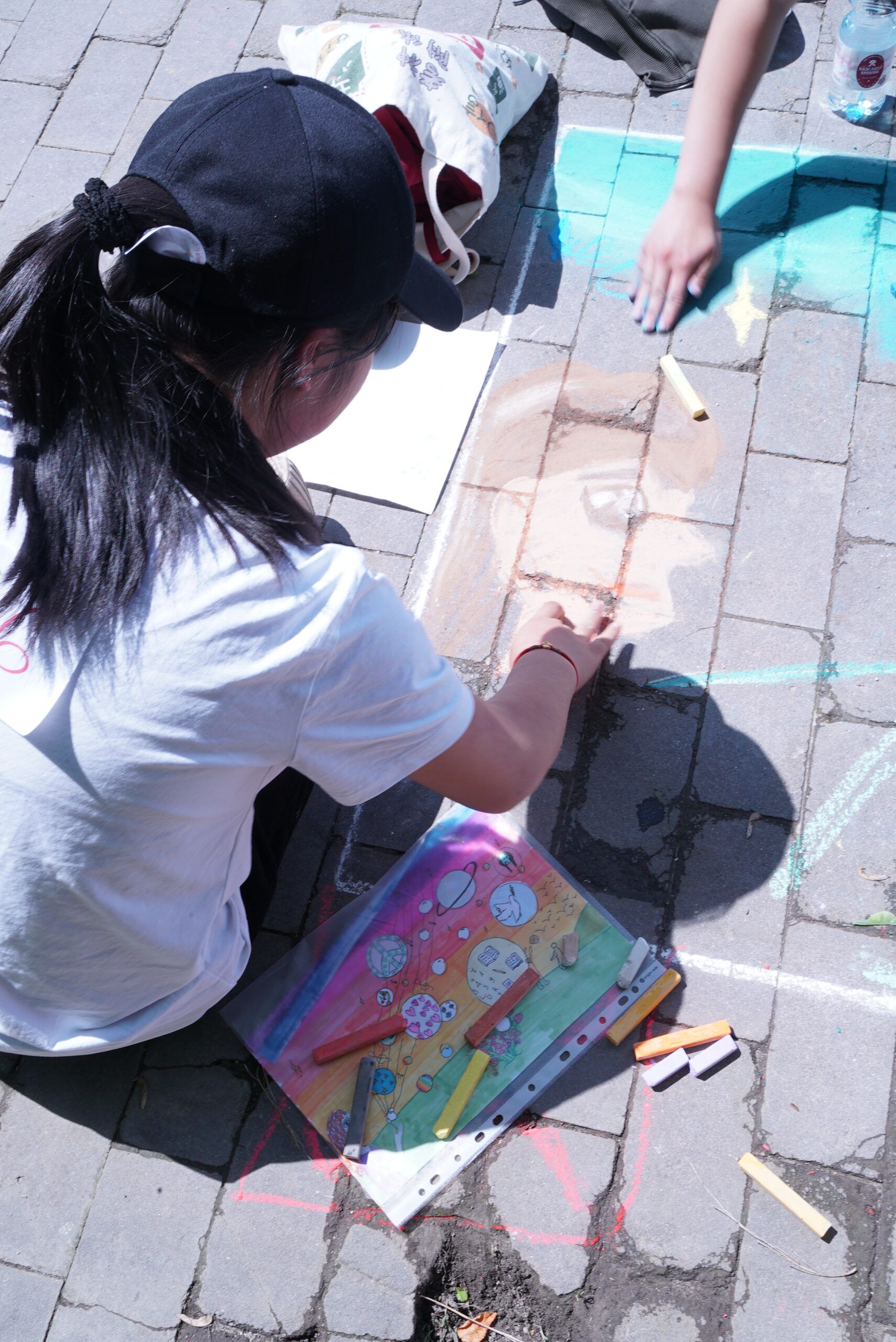 “Madonnari” alla Don Milani: trionfo di colori e gioia per la seconda edizione